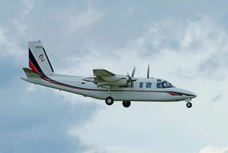 Turbo Commander aircraft approaching to land
