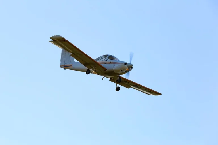 Piper PA-38 Tomahawk on approach to land