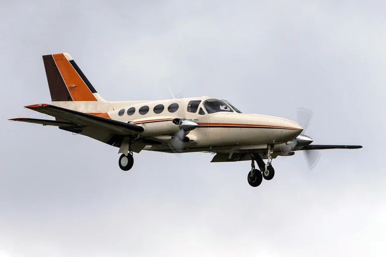 Cessna 414A Chancellor on approach to land