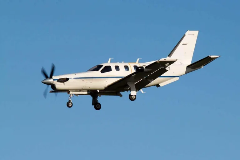 Socata TBM 700 approaching to land