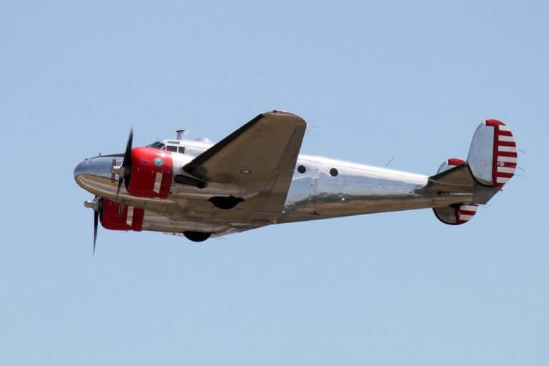 Beech 18 au décollage BWI Aviation Insurance Beech 18 au décollage BWI Aviation Insurance